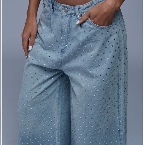 Akira Rhinestone Set - Picture 4 of 5